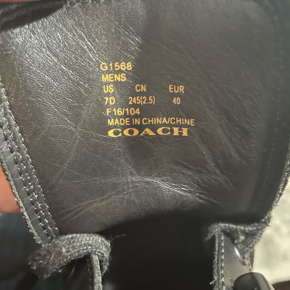 Coach boot lightly used, minor scratch in left boot - Picture 3 of 5